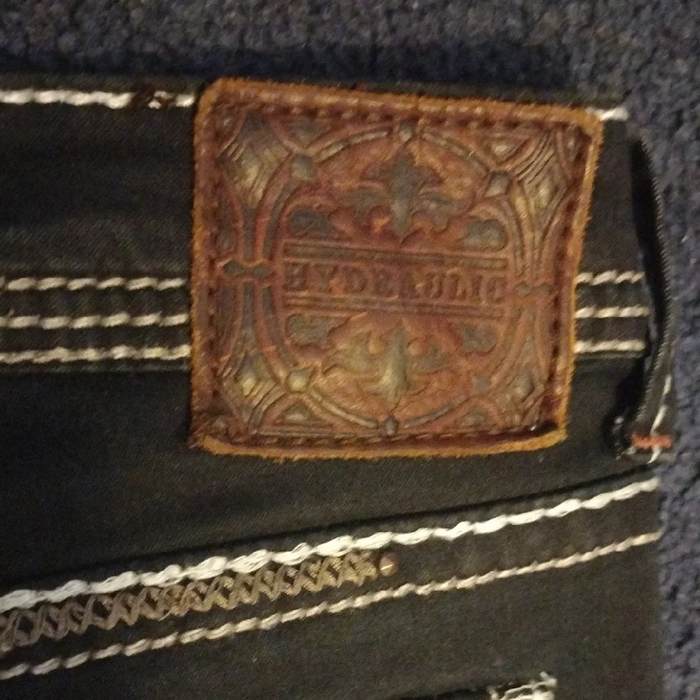 Hydraulic Women's Black Skinny Jeans with Contrast Stitching - Picture 9 of 11